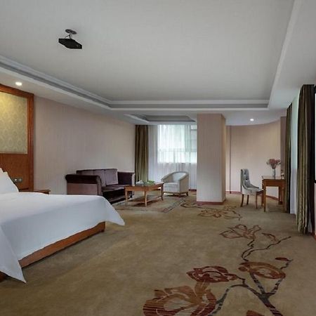 Vienna Hotel Huizhou Chenjiang Avenue Exterior photo